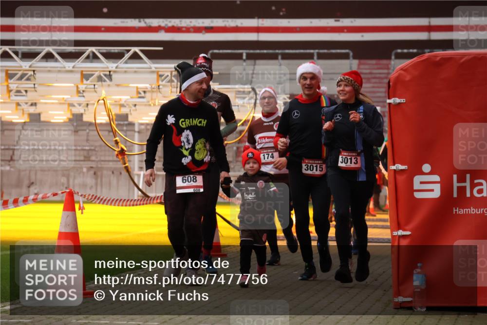 08.12.2024 - St. Pauli X-Mass-Run No. 14 Yannick Fuchs http://msf.ph/oto/7477756 08.12.2024 10:00:19 Ziel 174, 259, 484, 608, 3013, 3015, 3170, 3172 meine-sportfotos.de
