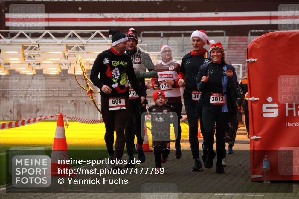 08.12.2024 - St. Pauli X-Mass-Run No. 14 Yannick Fuchs http://msf.ph/oto/7477759 08.12.2024 10:00:19 Ziel 174, 259, 484, 608, 3013, 3015, 3170, 3172 meine-sportfotos.de