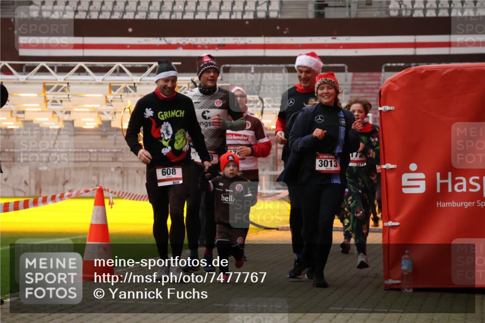 08.12.2024 - St. Pauli X-Mass-Run No. 14 Yannick Fuchs http://msf.ph/oto/7477767 08.12.2024 10:00:20 Ziel 174, 259, 484, 608, 1393, 3013, 3015, 3170, 3172 meine-sportfotos.de