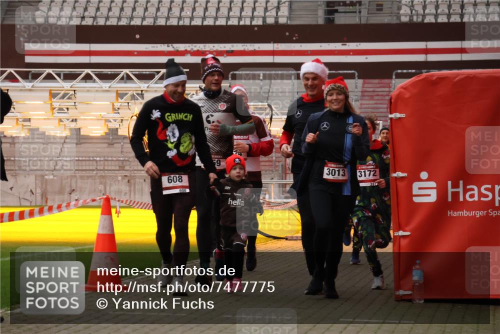 08.12.2024 - St. Pauli X-Mass-Run No. 14 Yannick Fuchs http://msf.ph/oto/7477775 08.12.2024 10:00:20 Ziel 174, 259, 484, 608, 1393, 3013, 3015, 3170, 3172 meine-sportfotos.de