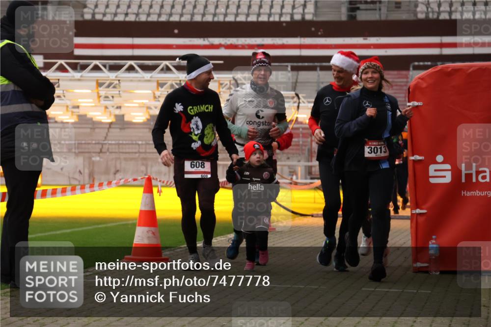 08.12.2024 - St. Pauli X-Mass-Run No. 14 Yannick Fuchs http://msf.ph/oto/7477778 08.12.2024 10:00:21 Ziel 174, 259, 484, 608, 1393, 3013, 3015, 3170, 3172 meine-sportfotos.de