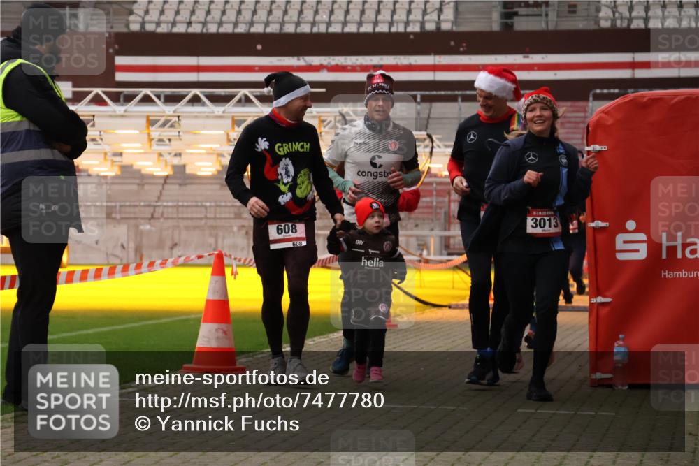 08.12.2024 - St. Pauli X-Mass-Run No. 14 Yannick Fuchs http://msf.ph/oto/7477780 08.12.2024 10:00:21 Ziel 174, 259, 484, 608, 1393, 3013, 3015, 3170, 3172 meine-sportfotos.de