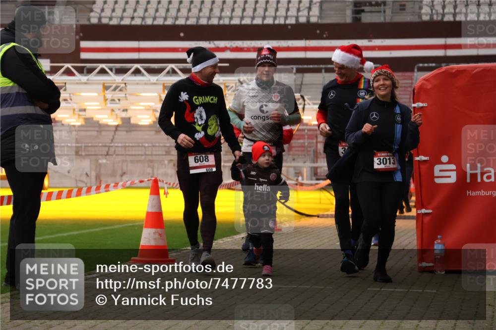 08.12.2024 - St. Pauli X-Mass-Run No. 14 Yannick Fuchs http://msf.ph/oto/7477783 08.12.2024 10:00:21 Ziel 174, 259, 484, 608, 1393, 3013, 3015, 3170, 3172 meine-sportfotos.de