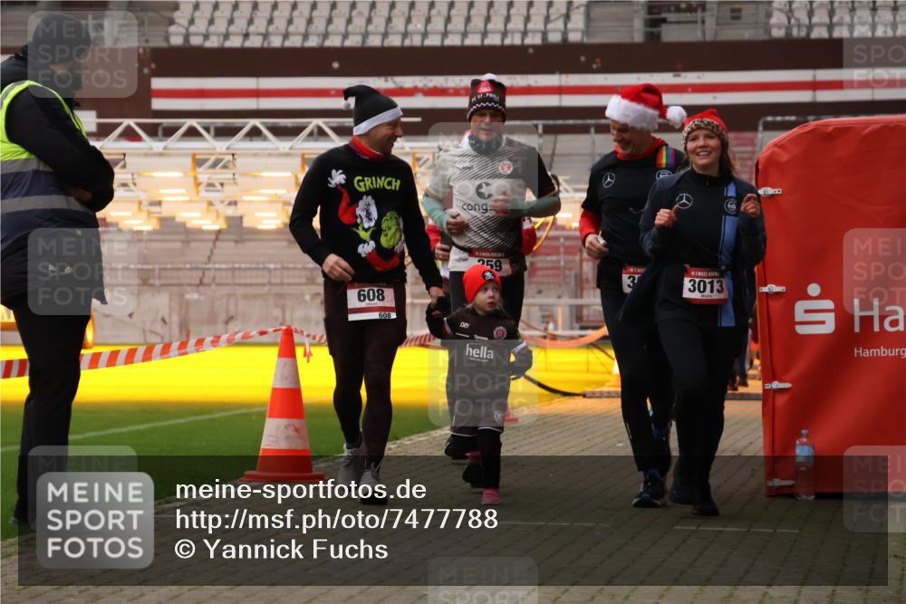 08.12.2024 - St. Pauli X-Mass-Run No. 14 Yannick Fuchs http://msf.ph/oto/7477788 08.12.2024 10:00:21 Ziel 174, 259, 484, 608, 1393, 3013, 3015, 3170, 3172 meine-sportfotos.de