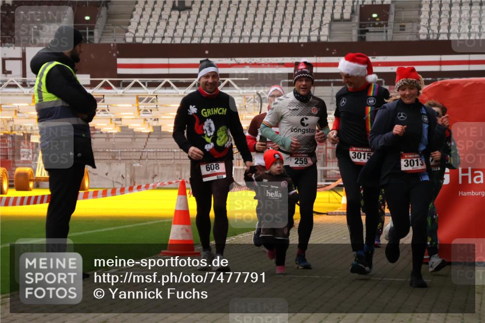 08.12.2024 - St. Pauli X-Mass-Run No. 14 Yannick Fuchs http://msf.ph/oto/7477791 08.12.2024 10:00:21 Ziel 174, 259, 484, 608, 1393, 3013, 3015, 3170, 3172 meine-sportfotos.de