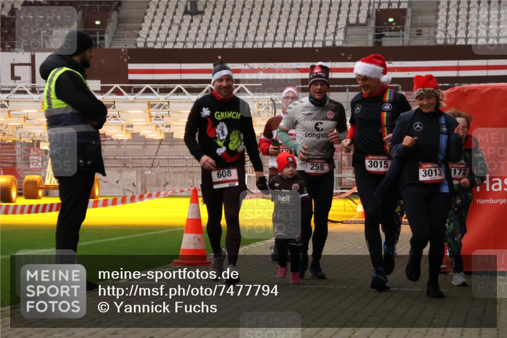 08.12.2024 - St. Pauli X-Mass-Run No. 14 Yannick Fuchs http://msf.ph/oto/7477794 08.12.2024 10:00:21 Ziel 174, 259, 484, 608, 1393, 3013, 3015, 3170, 3172 meine-sportfotos.de