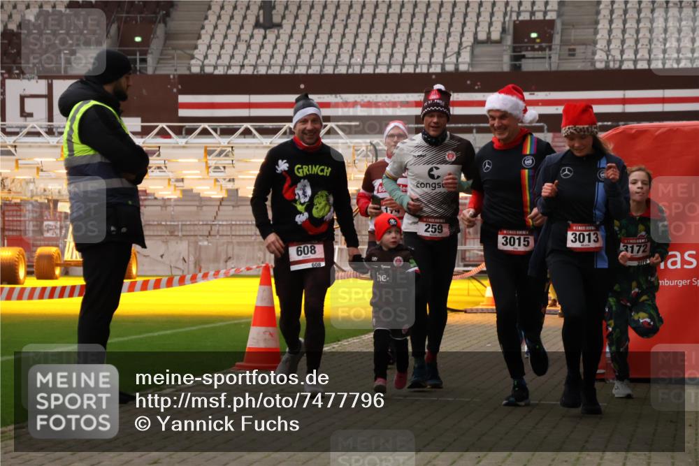 08.12.2024 - St. Pauli X-Mass-Run No. 14 Yannick Fuchs http://msf.ph/oto/7477796 08.12.2024 10:00:22 Ziel 174, 259, 484, 608, 1393, 3013, 3015, 3170, 3172 meine-sportfotos.de