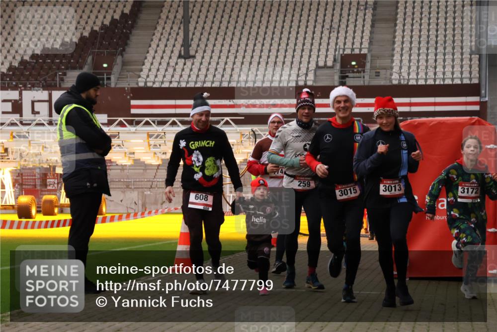 08.12.2024 - St. Pauli X-Mass-Run No. 14 Yannick Fuchs http://msf.ph/oto/7477799 08.12.2024 10:00:22 Ziel 174, 259, 484, 608, 1393, 3013, 3015, 3170, 3172 meine-sportfotos.de