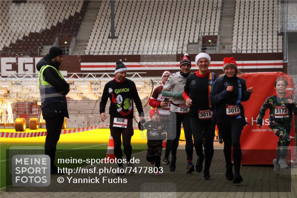 08.12.2024 - St. Pauli X-Mass-Run No. 14 Yannick Fuchs http://msf.ph/oto/7477803 08.12.2024 10:00:22 Ziel 174, 259, 484, 608, 1393, 3013, 3015, 3170, 3172 meine-sportfotos.de