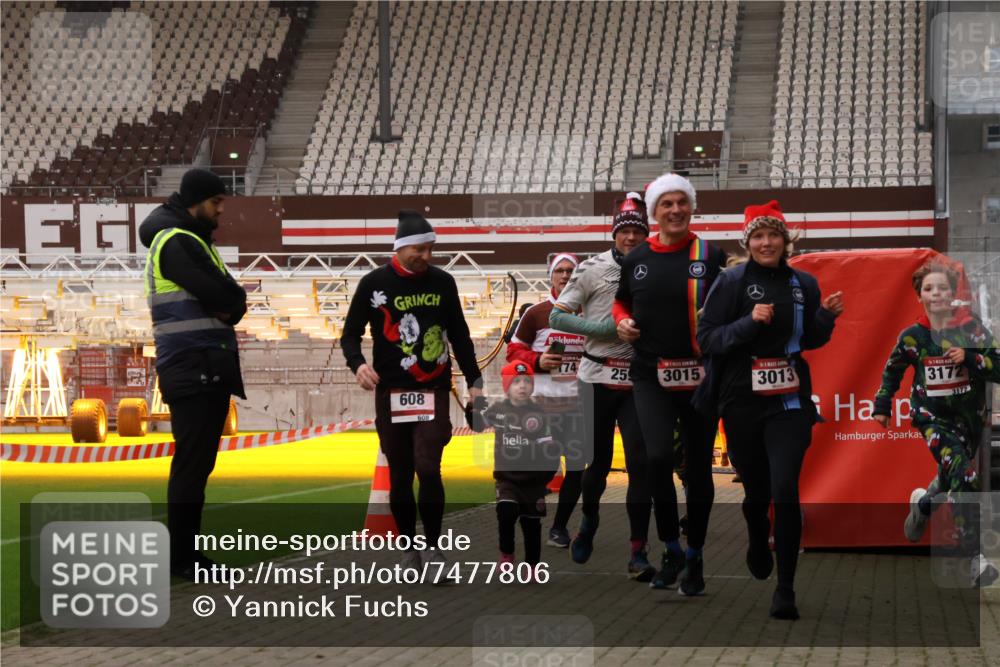 08.12.2024 - St. Pauli X-Mass-Run No. 14 Yannick Fuchs http://msf.ph/oto/7477806 08.12.2024 10:00:22 Ziel 174, 259, 484, 608, 1393, 3013, 3015, 3170, 3172 meine-sportfotos.de