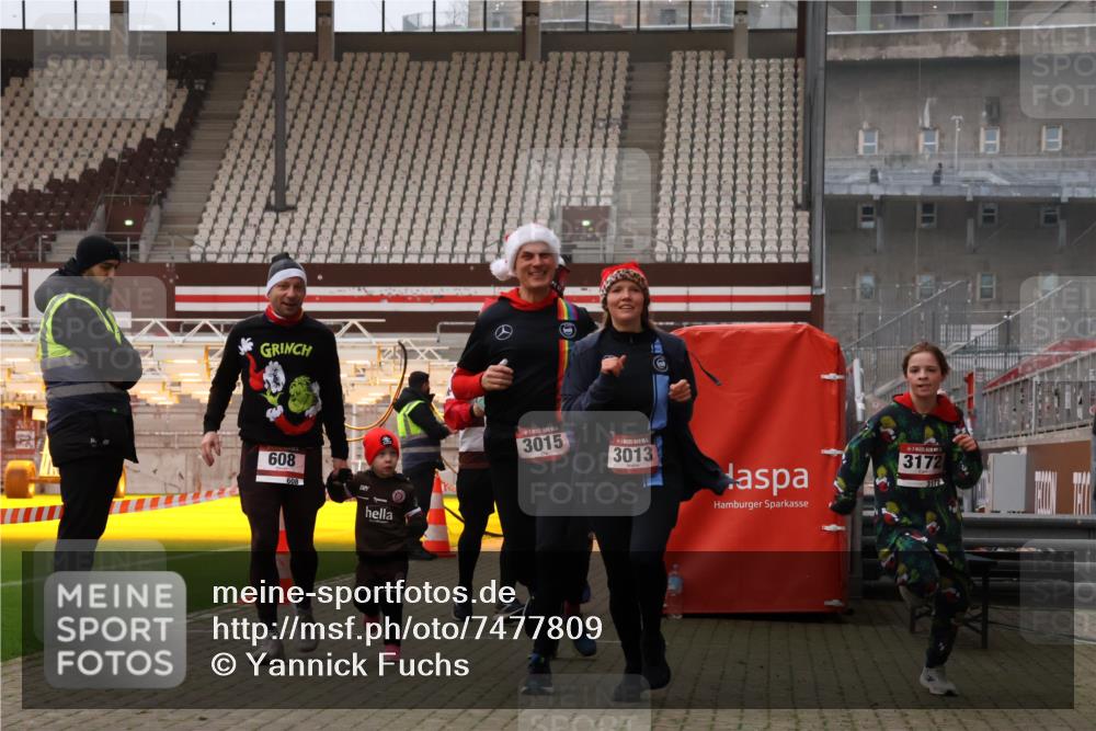 08.12.2024 - St. Pauli X-Mass-Run No. 14 Yannick Fuchs http://msf.ph/oto/7477809 08.12.2024 10:00:23 Ziel 174, 259, 484, 608, 1393, 1725, 3013, 3015, 3170, 3172 meine-sportfotos.de