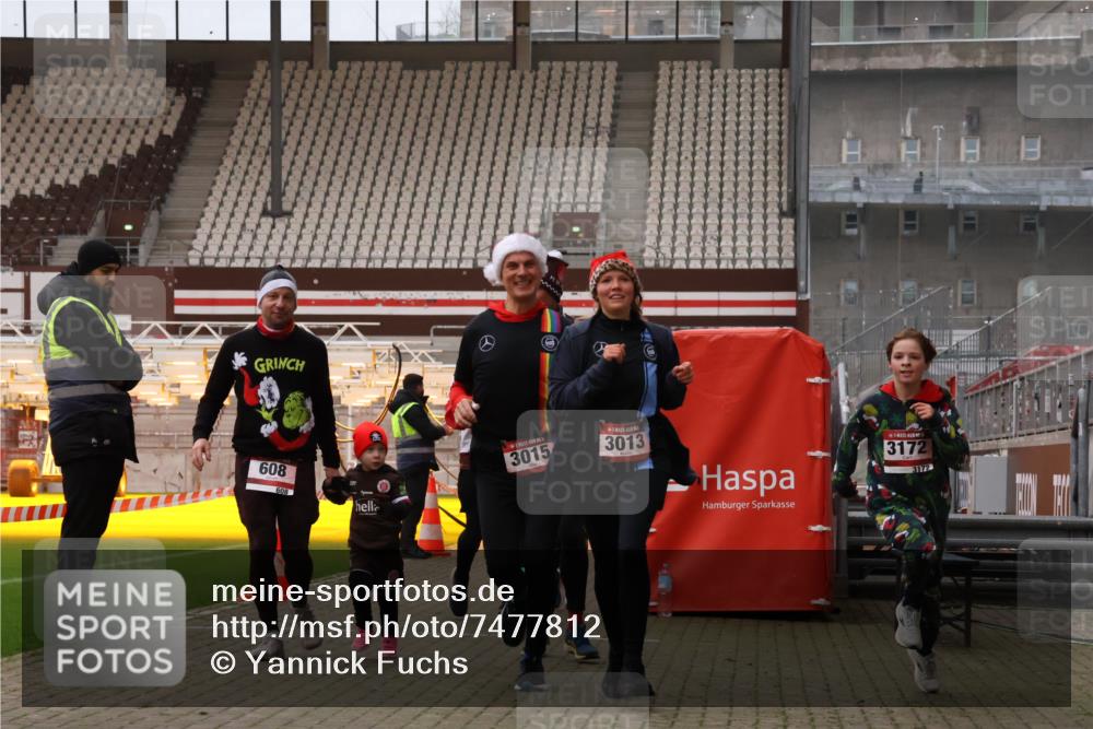 08.12.2024 - St. Pauli X-Mass-Run No. 14 Yannick Fuchs http://msf.ph/oto/7477812 08.12.2024 10:00:23 Ziel 174, 259, 484, 608, 1393, 1725, 3013, 3015, 3170, 3172 meine-sportfotos.de