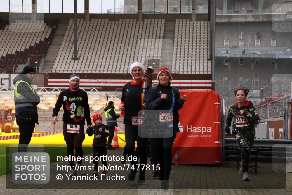 08.12.2024 - St. Pauli X-Mass-Run No. 14 Yannick Fuchs http://msf.ph/oto/7477815 08.12.2024 10:00:23 Ziel 174, 259, 484, 608, 1393, 1725, 3013, 3015, 3170, 3172 meine-sportfotos.de