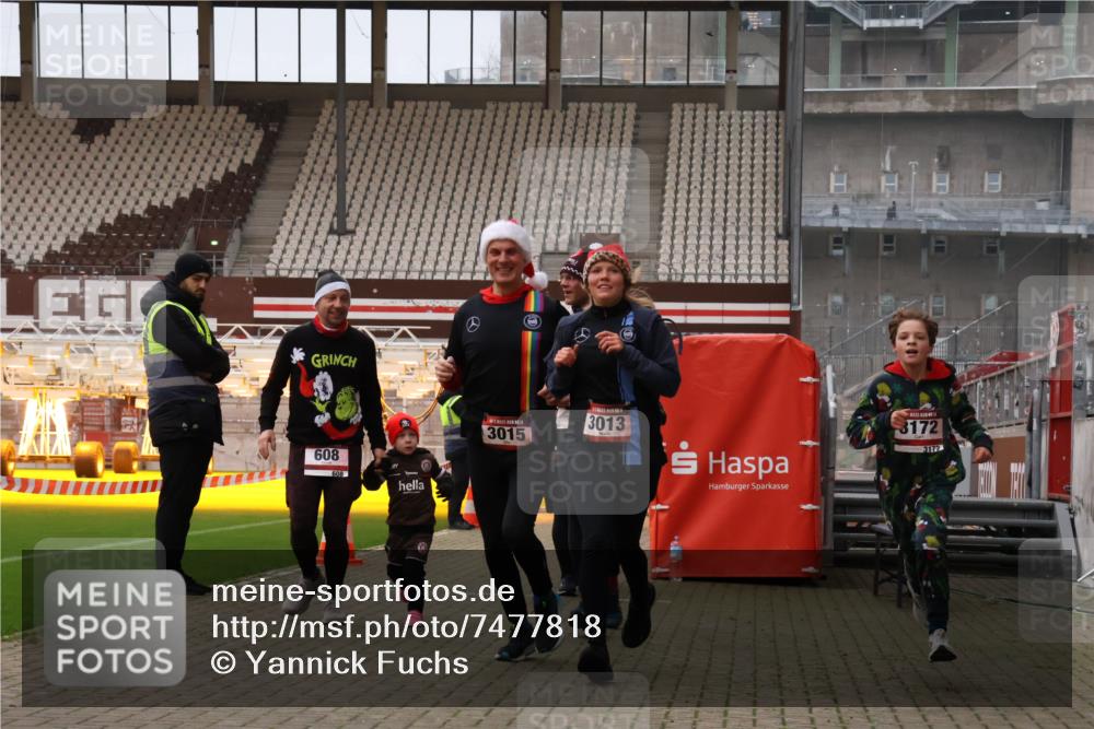 08.12.2024 - St. Pauli X-Mass-Run No. 14 Yannick Fuchs http://msf.ph/oto/7477818 08.12.2024 10:00:23 Ziel 174, 259, 484, 608, 1393, 1725, 3013, 3015, 3170, 3172 meine-sportfotos.de
