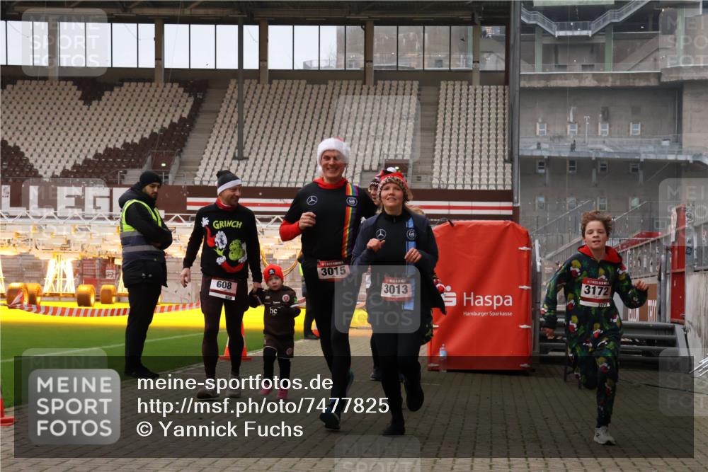 08.12.2024 - St. Pauli X-Mass-Run No. 14 Yannick Fuchs http://msf.ph/oto/7477825 08.12.2024 10:00:23 Ziel 174, 259, 484, 608, 1393, 1725, 3013, 3015, 3170, 3172 meine-sportfotos.de