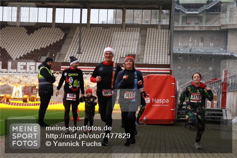 08.12.2024 - St. Pauli X-Mass-Run No. 14 Yannick Fuchs http://msf.ph/oto/7477829 08.12.2024 10:00:23 Ziel 174, 259, 484, 608, 1393, 1725, 3013, 3015, 3170, 3172 meine-sportfotos.de