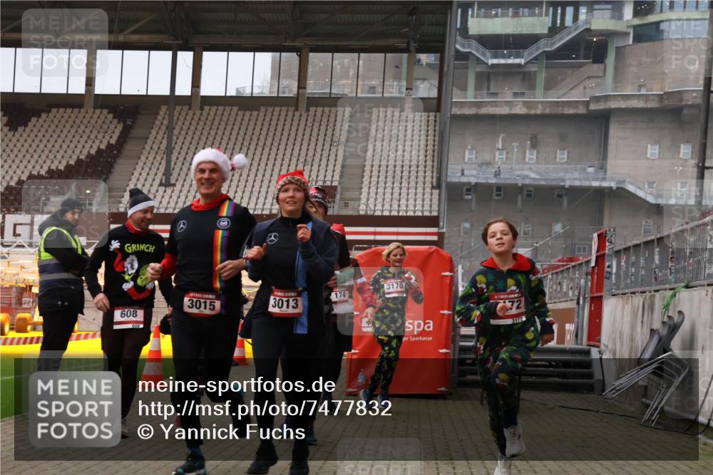 08.12.2024 - St. Pauli X-Mass-Run No. 14 Yannick Fuchs http://msf.ph/oto/7477832 08.12.2024 10:00:24 Ziel 174, 259, 484, 608, 1393, 1725, 3013, 3015, 3170, 3172 meine-sportfotos.de