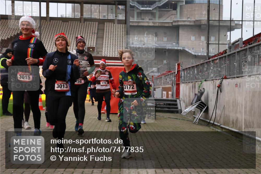 08.12.2024 - St. Pauli X-Mass-Run No. 14 Yannick Fuchs http://msf.ph/oto/7477835 08.12.2024 10:00:24 Ziel 174, 259, 484, 608, 1393, 1725, 3013, 3015, 3170, 3172 meine-sportfotos.de