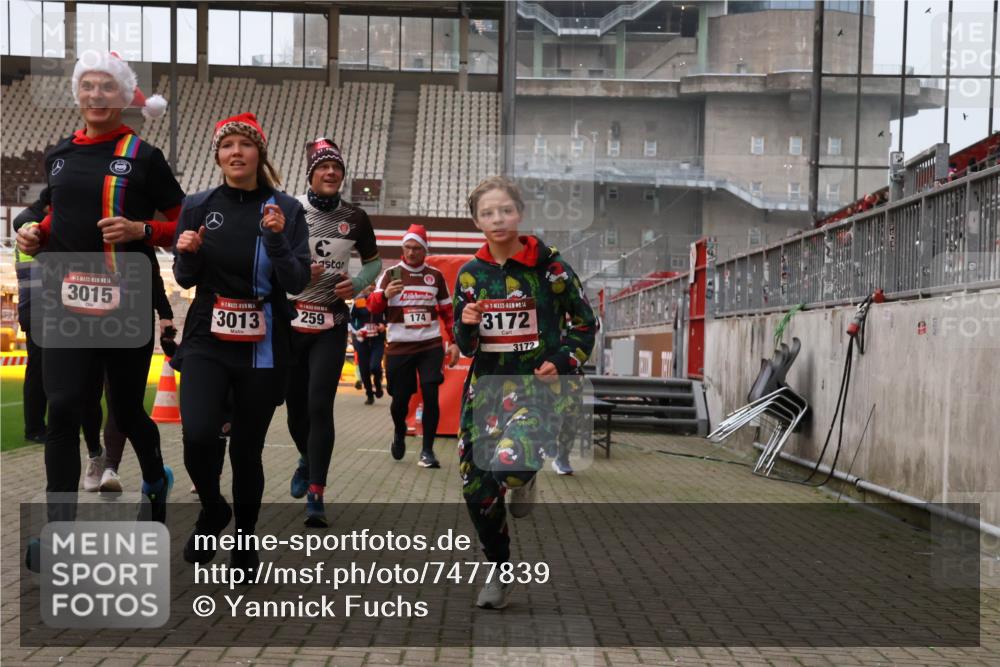 08.12.2024 - St. Pauli X-Mass-Run No. 14 Yannick Fuchs http://msf.ph/oto/7477839 08.12.2024 10:00:24 Ziel 174, 259, 484, 608, 1393, 1725, 3013, 3015, 3170, 3172 meine-sportfotos.de