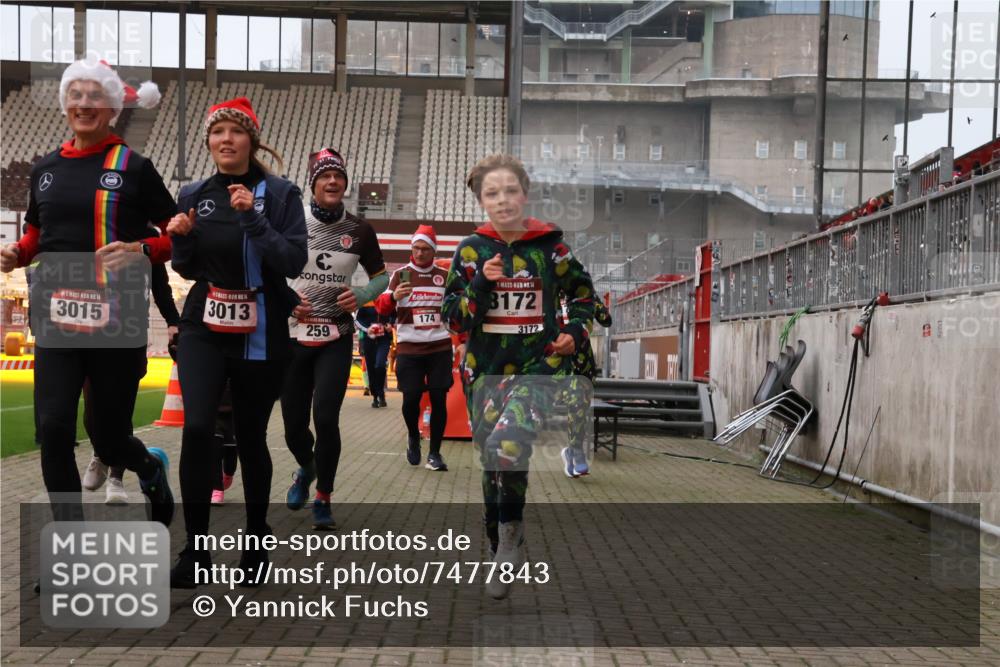08.12.2024 - St. Pauli X-Mass-Run No. 14 Yannick Fuchs http://msf.ph/oto/7477843 08.12.2024 10:00:24 Ziel 174, 259, 484, 608, 1393, 1725, 3013, 3015, 3170, 3172 meine-sportfotos.de