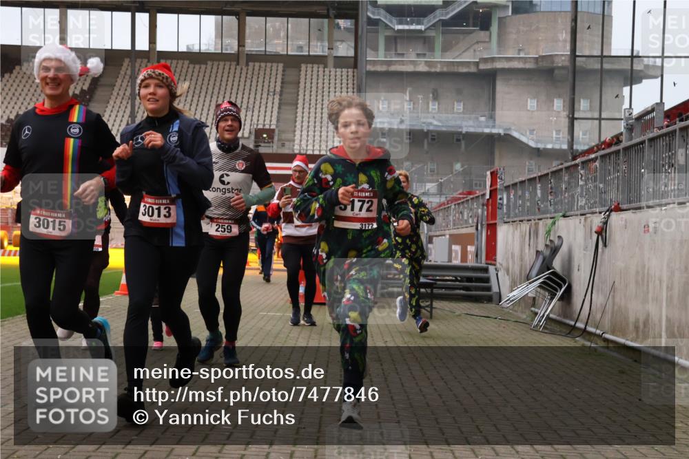08.12.2024 - St. Pauli X-Mass-Run No. 14 Yannick Fuchs http://msf.ph/oto/7477846 08.12.2024 10:00:24 Ziel 174, 259, 484, 608, 1393, 1725, 3013, 3015, 3170, 3172 meine-sportfotos.de