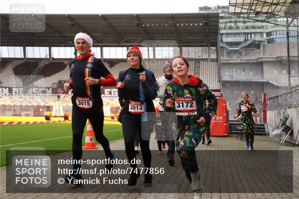 08.12.2024 - St. Pauli X-Mass-Run No. 14 Yannick Fuchs http://msf.ph/oto/7477856 08.12.2024 10:00:25 Ziel 174, 259, 484, 608, 1393, 1725, 2760, 3013, 3015, 3170, 3172 meine-sportfotos.de