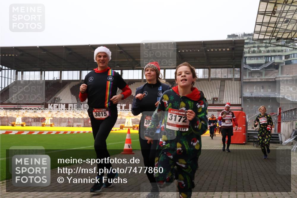 08.12.2024 - St. Pauli X-Mass-Run No. 14 Yannick Fuchs http://msf.ph/oto/7477860 08.12.2024 10:00:25 Ziel 174, 259, 484, 608, 1393, 1725, 2760, 3013, 3015, 3170, 3172 meine-sportfotos.de