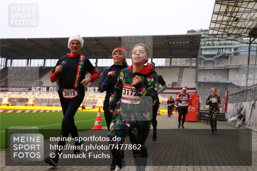 08.12.2024 - St. Pauli X-Mass-Run No. 14 Yannick Fuchs http://msf.ph/oto/7477862 08.12.2024 10:00:25 Ziel 174, 259, 484, 608, 1393, 1725, 2760, 3013, 3015, 3170, 3172 meine-sportfotos.de