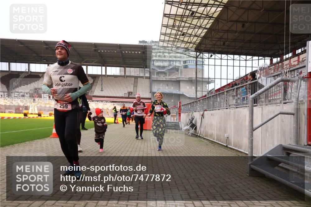 08.12.2024 - St. Pauli X-Mass-Run No. 14 Yannick Fuchs http://msf.ph/oto/7477872 08.12.2024 10:00:26 Ziel 174, 259, 484, 608, 1393, 1725, 2760, 3013, 3015, 3170, 3172 meine-sportfotos.de