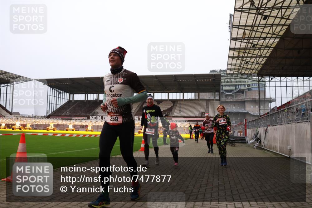 08.12.2024 - St. Pauli X-Mass-Run No. 14 Yannick Fuchs http://msf.ph/oto/7477877 08.12.2024 10:00:27 Ziel 174, 259, 484, 608, 1393, 1725, 2760, 3013, 3015, 3170, 3172 meine-sportfotos.de