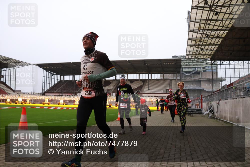 08.12.2024 - St. Pauli X-Mass-Run No. 14 Yannick Fuchs http://msf.ph/oto/7477879 08.12.2024 10:00:27 Ziel 174, 259, 484, 608, 1393, 1725, 2760, 3013, 3015, 3170, 3172 meine-sportfotos.de