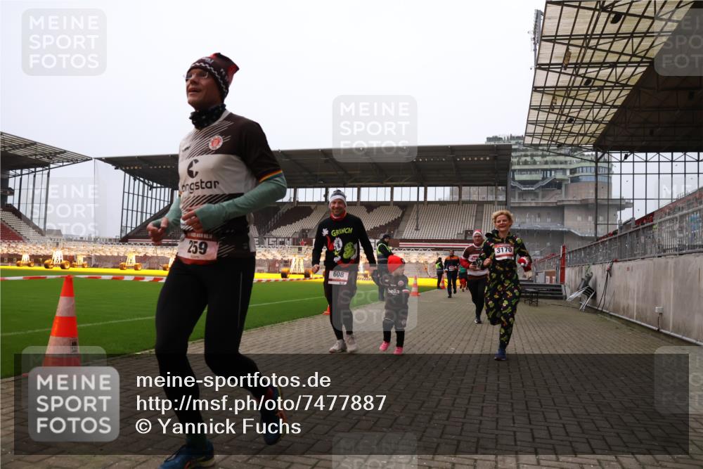 08.12.2024 - St. Pauli X-Mass-Run No. 14 Yannick Fuchs http://msf.ph/oto/7477887 08.12.2024 10:00:27 Ziel 174, 259, 484, 608, 1393, 1725, 2760, 3013, 3015, 3170, 3172 meine-sportfotos.de