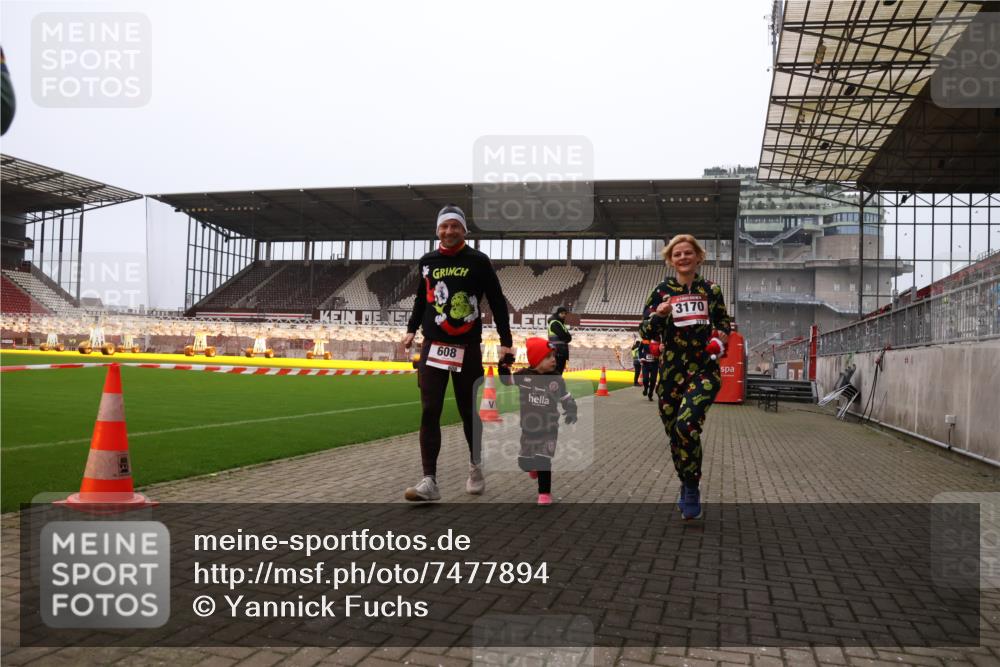 08.12.2024 - St. Pauli X-Mass-Run No. 14 Yannick Fuchs http://msf.ph/oto/7477894 08.12.2024 10:00:27 Ziel 174, 259, 484, 608, 1393, 1725, 2760, 3013, 3015, 3170, 3172 meine-sportfotos.de