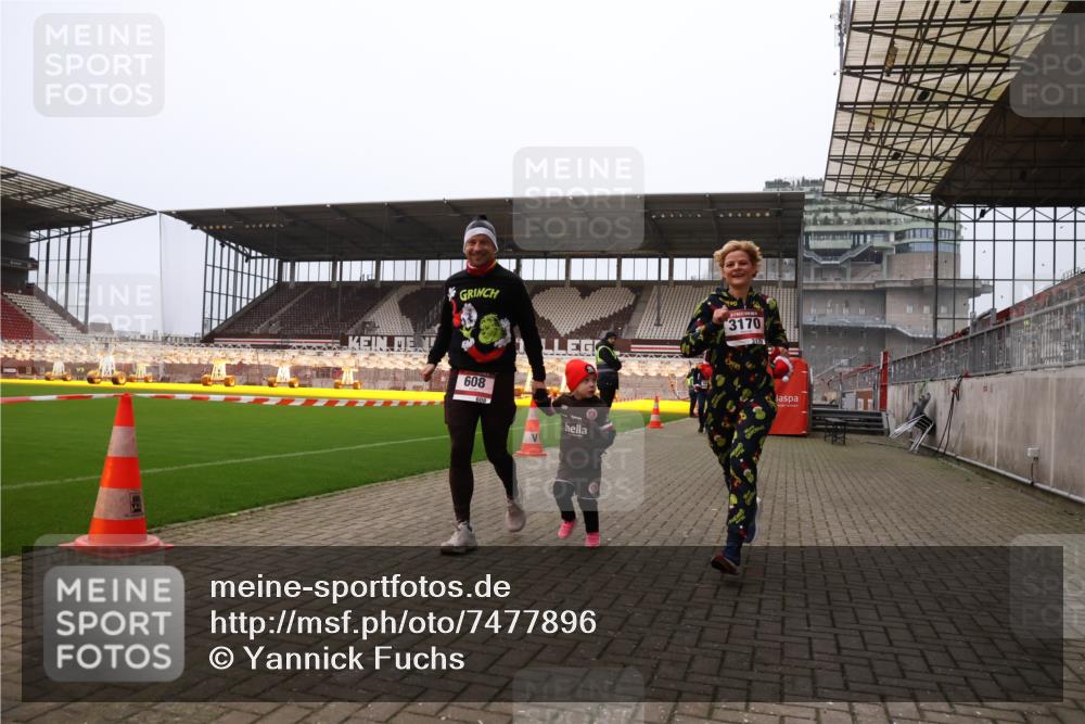 08.12.2024 - St. Pauli X-Mass-Run No. 14 Yannick Fuchs http://msf.ph/oto/7477896 08.12.2024 10:00:28 Ziel 174, 259, 484, 608, 1393, 1725, 2760, 3013, 3015, 3170, 3172 meine-sportfotos.de