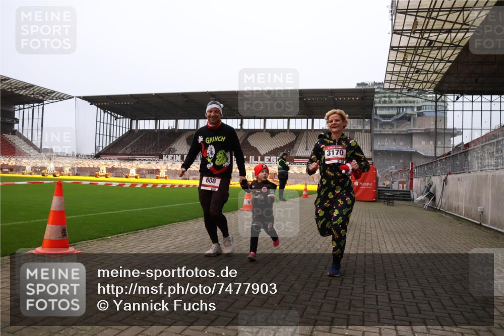 08.12.2024 - St. Pauli X-Mass-Run No. 14 Yannick Fuchs http://msf.ph/oto/7477903 08.12.2024 10:00:28 Ziel 174, 259, 484, 608, 1393, 1725, 2760, 3013, 3015, 3170, 3172 meine-sportfotos.de