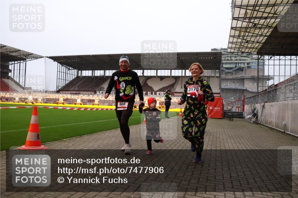 08.12.2024 - St. Pauli X-Mass-Run No. 14 Yannick Fuchs http://msf.ph/oto/7477906 08.12.2024 10:00:28 Ziel 174, 259, 484, 608, 1393, 1725, 2760, 3013, 3015, 3170, 3172 meine-sportfotos.de