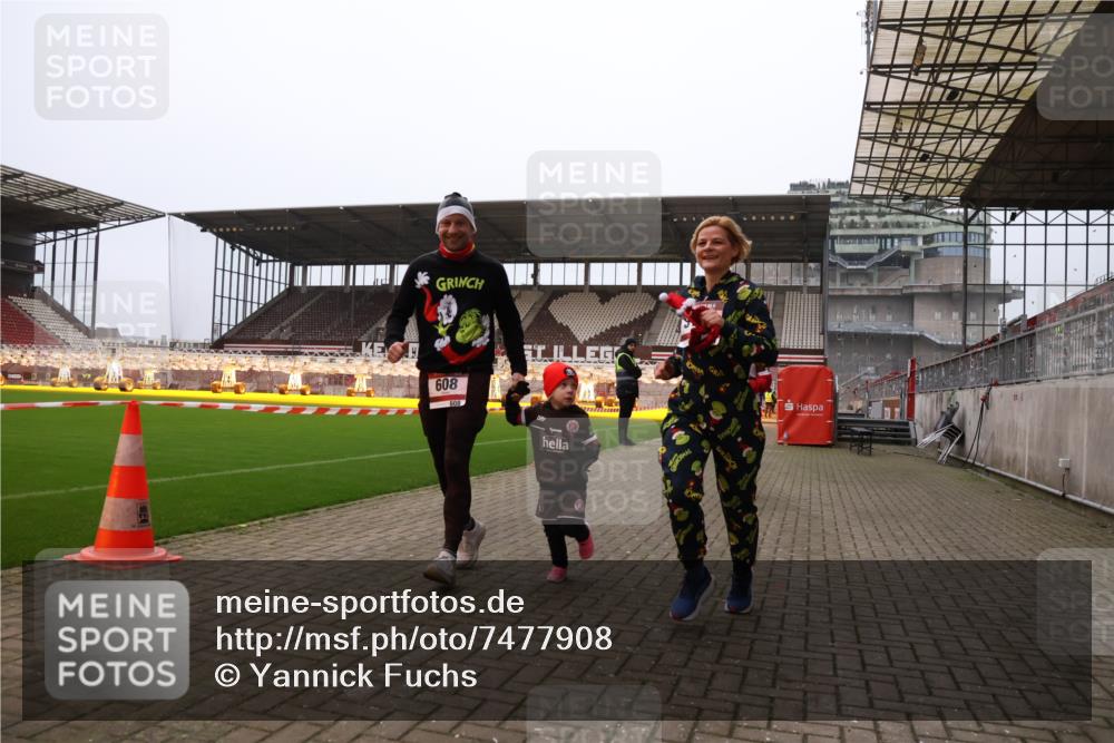 08.12.2024 - St. Pauli X-Mass-Run No. 14 Yannick Fuchs http://msf.ph/oto/7477908 08.12.2024 10:00:28 Ziel 174, 259, 484, 608, 1393, 1725, 2760, 3013, 3015, 3170, 3172 meine-sportfotos.de
