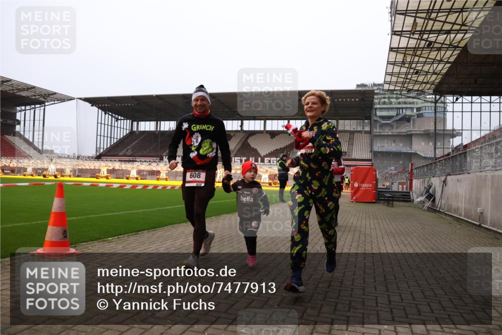 08.12.2024 - St. Pauli X-Mass-Run No. 14 Yannick Fuchs http://msf.ph/oto/7477913 08.12.2024 10:00:28 Ziel 174, 259, 484, 608, 1393, 1725, 2760, 3013, 3015, 3170, 3172 meine-sportfotos.de