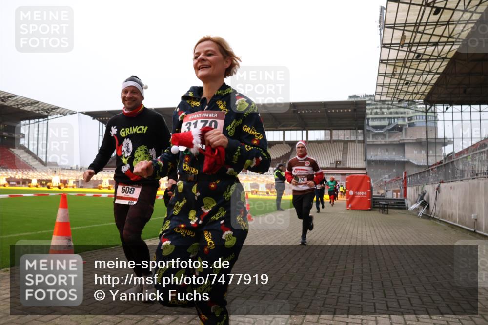 08.12.2024 - St. Pauli X-Mass-Run No. 14 Yannick Fuchs http://msf.ph/oto/7477919 08.12.2024 10:00:28 Ziel 174, 259, 484, 608, 1393, 1725, 2760, 3013, 3015, 3170, 3172 meine-sportfotos.de