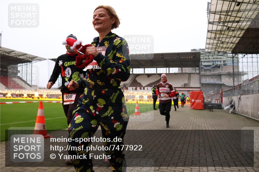 08.12.2024 - St. Pauli X-Mass-Run No. 14 Yannick Fuchs http://msf.ph/oto/7477922 08.12.2024 10:00:28 Ziel 174, 259, 484, 608, 1393, 1725, 2760, 3013, 3015, 3170, 3172 meine-sportfotos.de