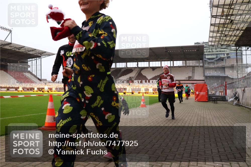 08.12.2024 - St. Pauli X-Mass-Run No. 14 Yannick Fuchs http://msf.ph/oto/7477925 08.12.2024 10:00:28 Ziel 174, 259, 484, 608, 1393, 1725, 2760, 3013, 3015, 3170, 3172 meine-sportfotos.de