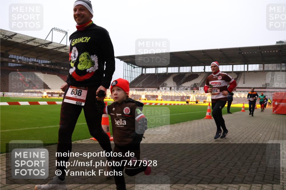 08.12.2024 - St. Pauli X-Mass-Run No. 14 Yannick Fuchs http://msf.ph/oto/7477928 08.12.2024 10:00:29 Ziel 174, 259, 484, 608, 1393, 1725, 2760, 3013, 3015, 3170, 3172 meine-sportfotos.de
