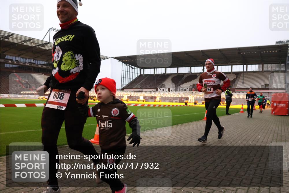 08.12.2024 - St. Pauli X-Mass-Run No. 14 Yannick Fuchs http://msf.ph/oto/7477932 08.12.2024 10:00:29 Ziel 174, 259, 484, 608, 1393, 1725, 2760, 3013, 3015, 3170, 3172 meine-sportfotos.de