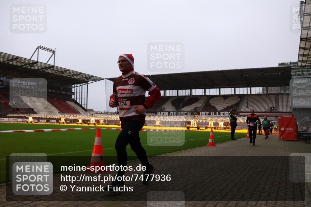 08.12.2024 - St. Pauli X-Mass-Run No. 14 Yannick Fuchs http://msf.ph/oto/7477936 08.12.2024 10:00:30 Ziel 174, 259, 484, 608, 1393, 1725, 2760, 3013, 3015, 3170, 3172 meine-sportfotos.de