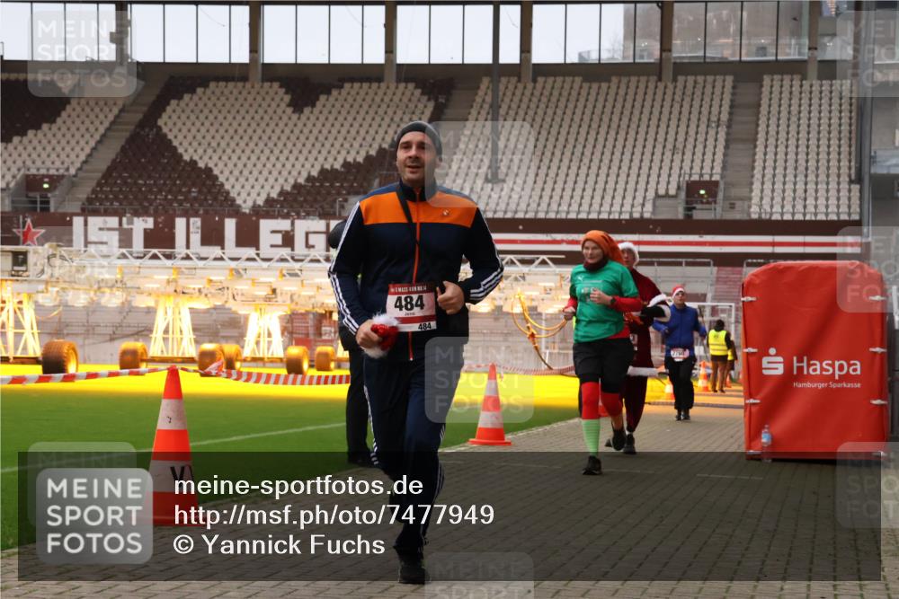 08.12.2024 - St. Pauli X-Mass-Run No. 14 Yannick Fuchs http://msf.ph/oto/7477949 08.12.2024 10:00:31 Ziel 174, 259, 484, 608, 1393, 1725, 2760, 3013, 3015, 3170 meine-sportfotos.de