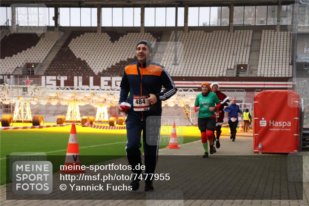 08.12.2024 - St. Pauli X-Mass-Run No. 14 Yannick Fuchs http://msf.ph/oto/7477955 08.12.2024 10:00:31 Ziel 174, 259, 484, 608, 1393, 1725, 2760, 3013, 3015, 3170 meine-sportfotos.de