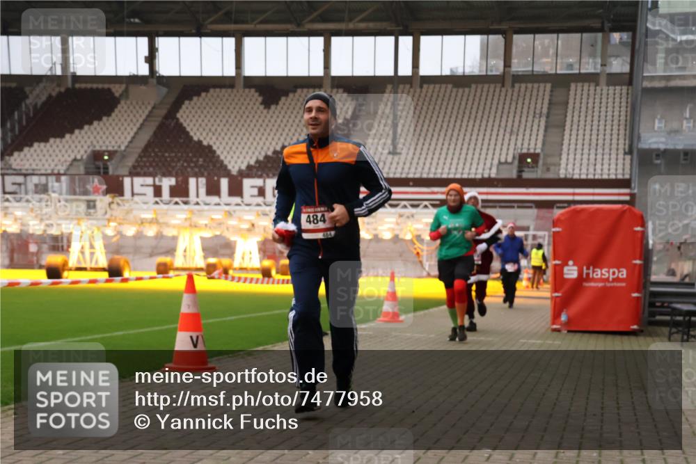 08.12.2024 - St. Pauli X-Mass-Run No. 14 Yannick Fuchs http://msf.ph/oto/7477958 08.12.2024 10:00:31 Ziel 174, 259, 484, 608, 1393, 1725, 2760, 3013, 3015, 3170 meine-sportfotos.de