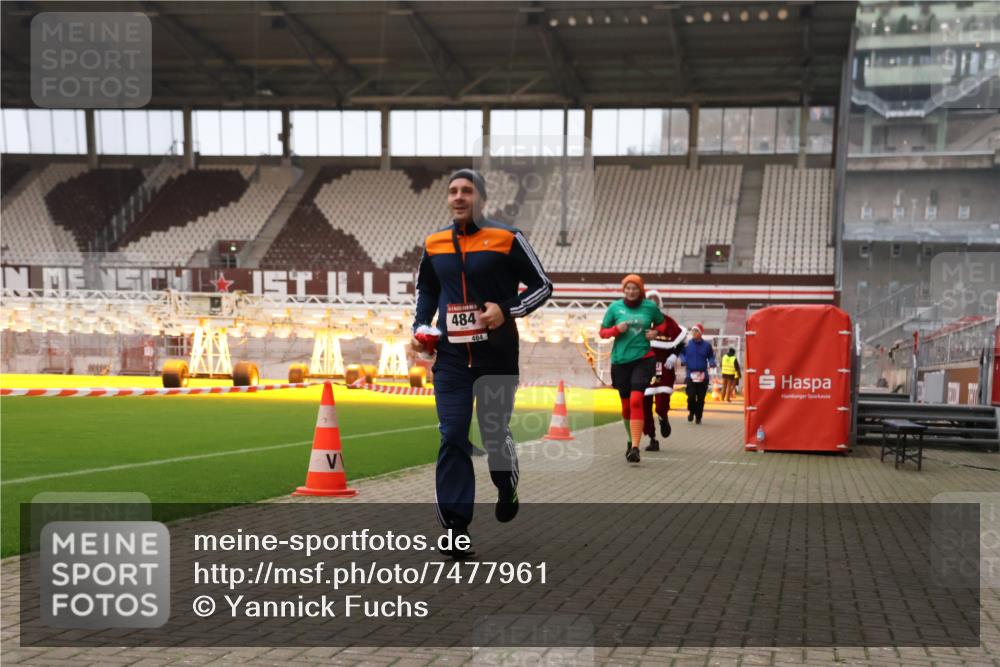 08.12.2024 - St. Pauli X-Mass-Run No. 14 Yannick Fuchs http://msf.ph/oto/7477961 08.12.2024 10:00:31 Ziel 174, 259, 484, 608, 1393, 1725, 2760, 3013, 3015, 3170 meine-sportfotos.de