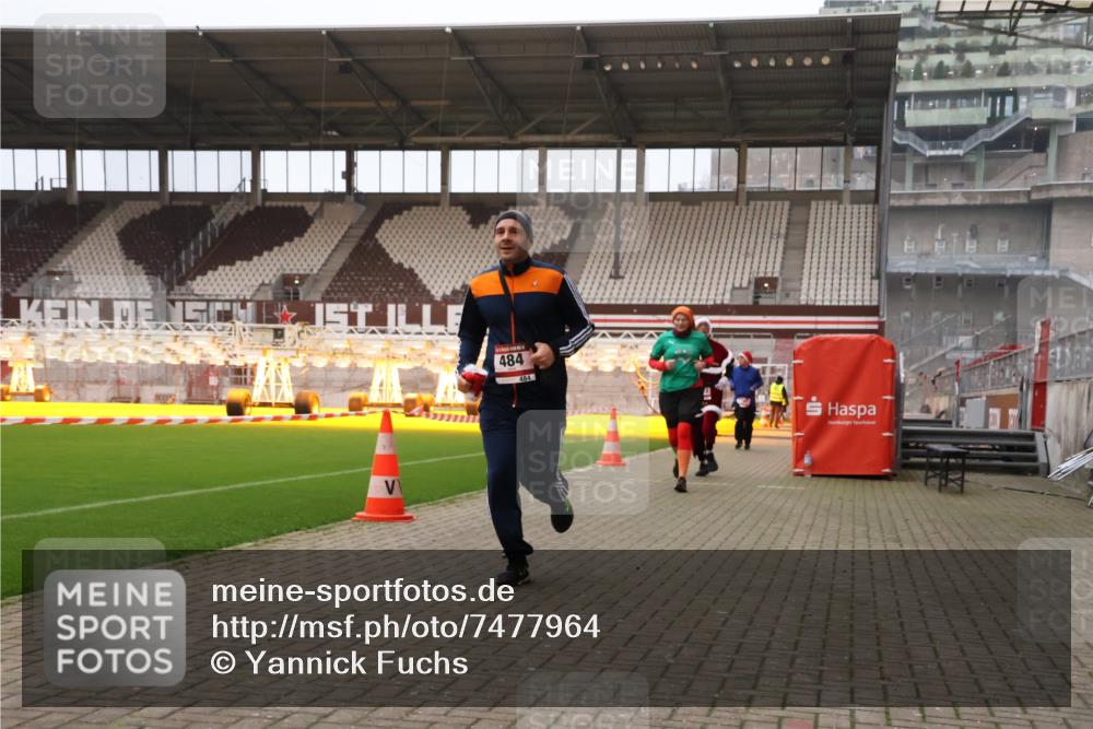 08.12.2024 - St. Pauli X-Mass-Run No. 14 Yannick Fuchs http://msf.ph/oto/7477964 08.12.2024 10:00:31 Ziel 174, 259, 484, 608, 1393, 1725, 2760, 3013, 3015, 3170 meine-sportfotos.de