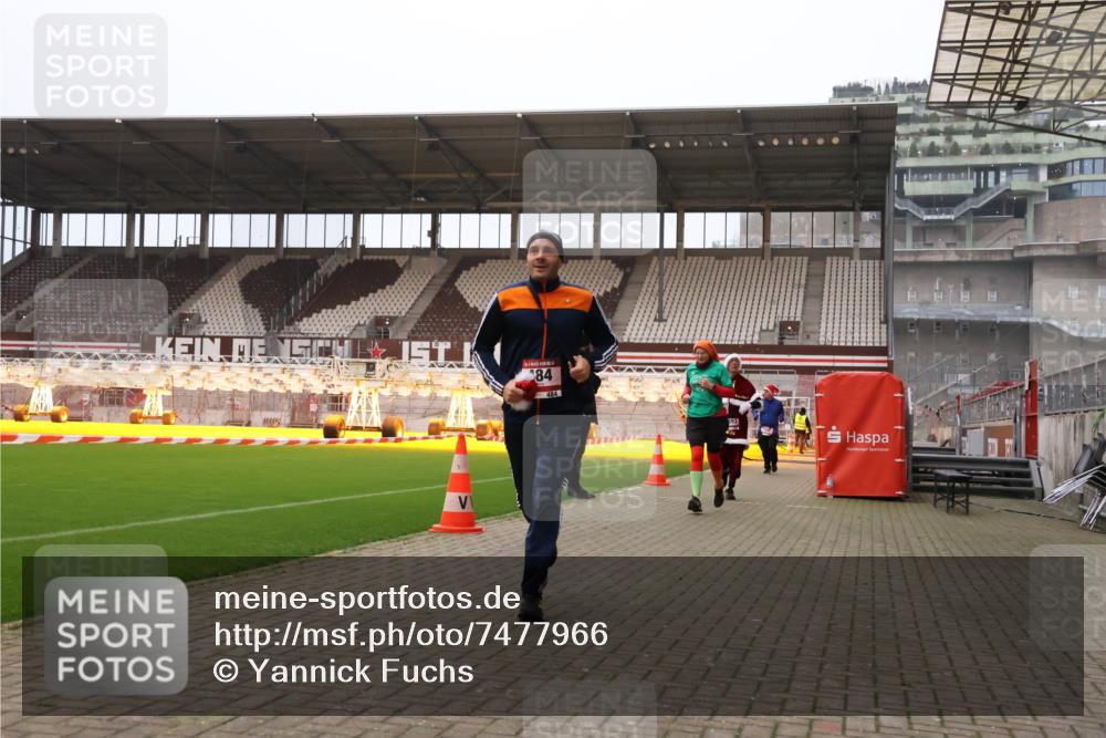 08.12.2024 - St. Pauli X-Mass-Run No. 14 Yannick Fuchs http://msf.ph/oto/7477966 08.12.2024 10:00:31 Ziel 174, 259, 484, 608, 1393, 1725, 2760, 3013, 3015, 3170 meine-sportfotos.de